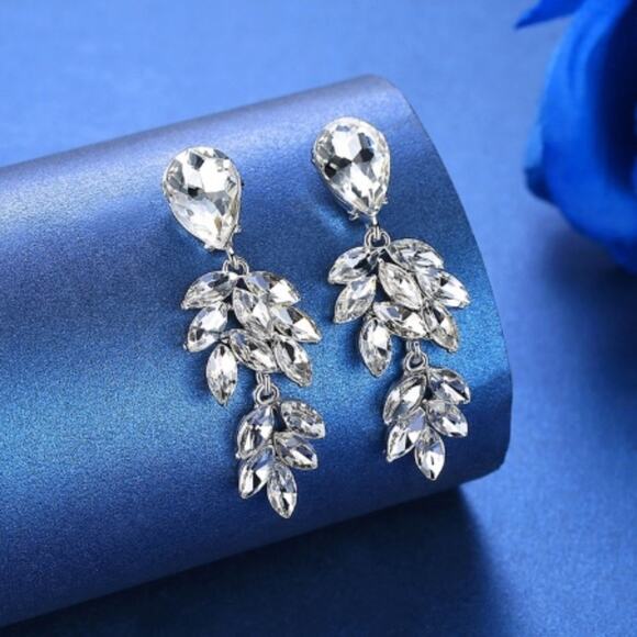 Clear Faceted Rhinestone Cluster Drop Earrings - Picture 2 of 8